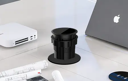 La hauteur de la prise de bureau est appropriée